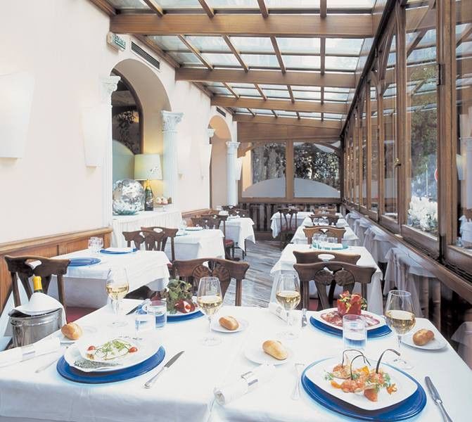 Готель Ambassador-Monaco Ресторан фото